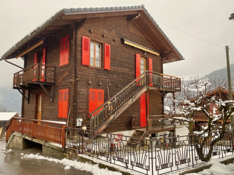 Bruson village, Switzerland. Image © PlanetSKI